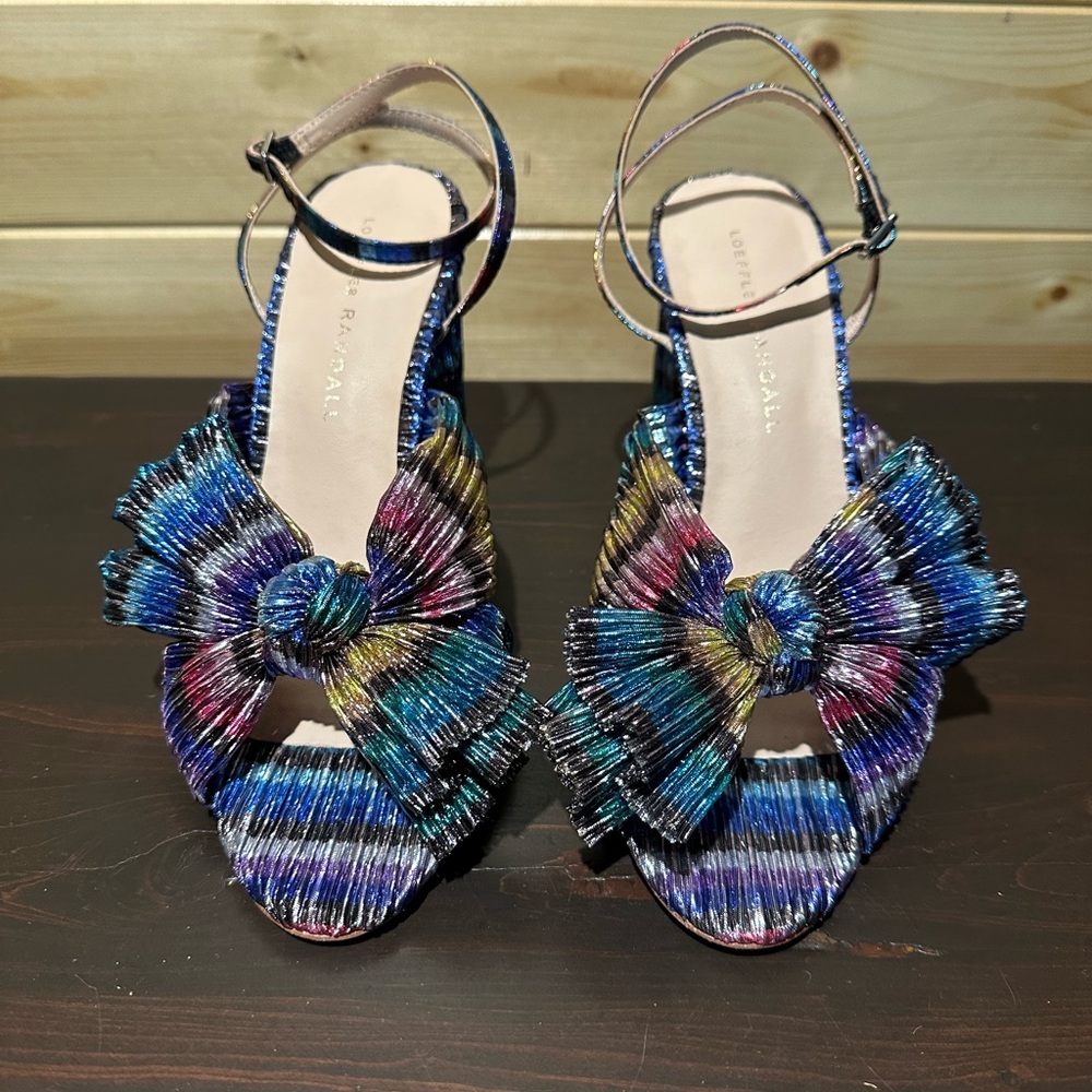 BNWOT rainbow Loeffler Randall Camellia pleated bow heel with ankle strap
